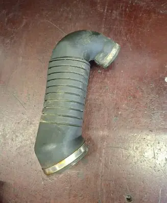Volkswagen PASSAT B5 Intercooler hose/pipe 8D0129615C