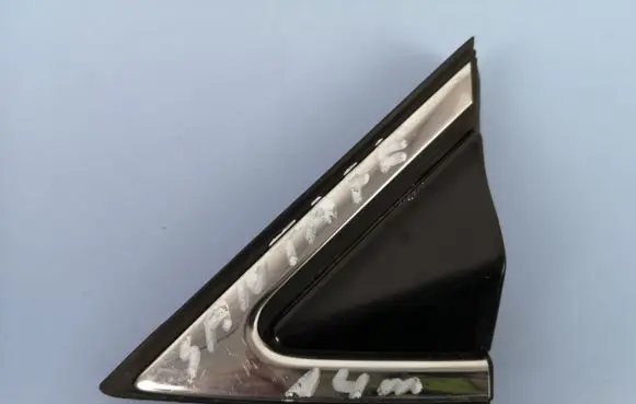 Hyundai Santa Fe Front door glass trim molding 861802W000