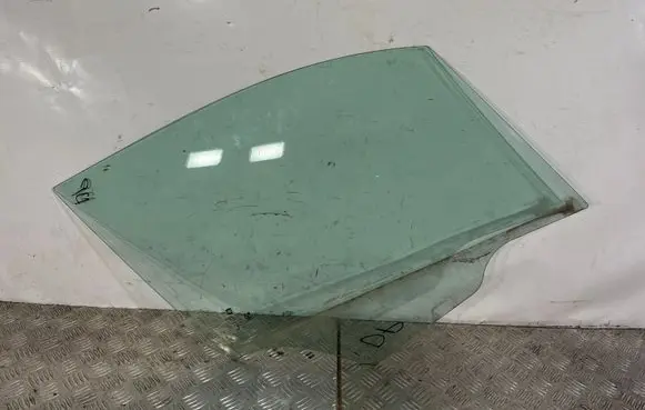 Fiat 500X Front door window glass four-door