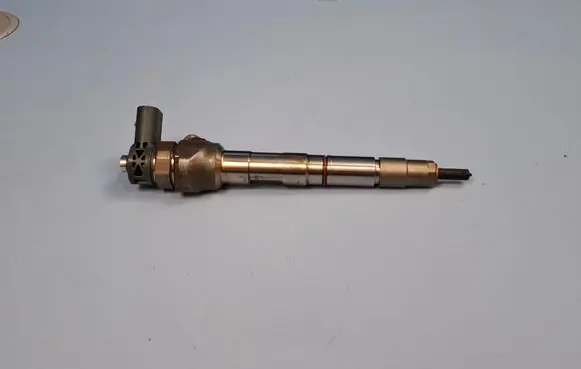 Audi A6 S6 C7 4G Fuel injector 04L130277AE