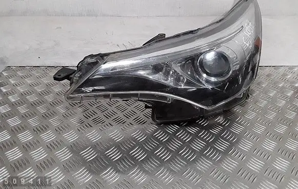 Toyota Avensis T270 Headlight/headlamp koito0537