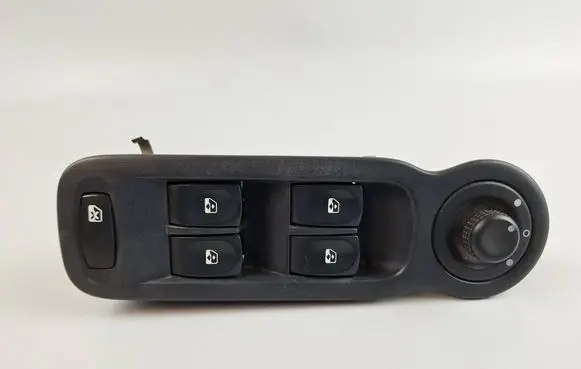 Renault Modus Electric window control switch 8200379694A