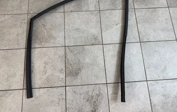 Volkswagen Amarok II Rubber seal front door window/glass N1WBE21510AE