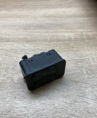 Opel Astra G Electric window control switch 90561088