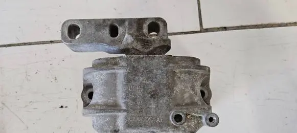 Volkswagen PASSAT B6 Engine mount bracket 1K0199262