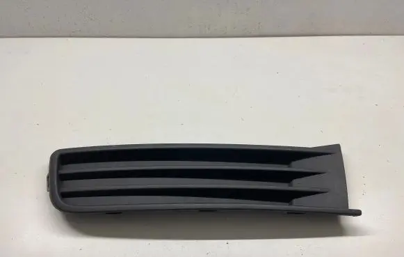 Volkswagen Touran II Front bumper lower grill 5TA853666 17975