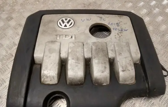 Volkswagen PASSAT B6 Engine cover (trim) 03G103925BG