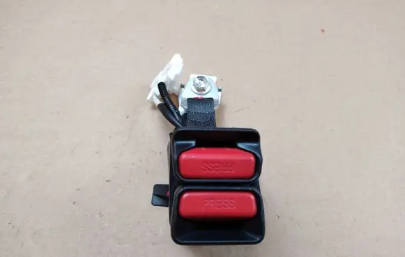 Toyota C-HR I Middle seatbelt buckle (rear) 1129806