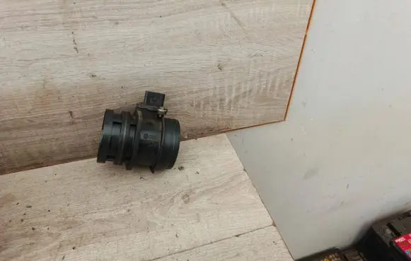 Volkswagen PASSAT B6 Mass air flow meter 06J906461B