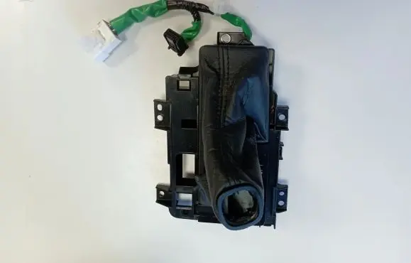 Toyota Sienna XL40 IV Gear shifter surround trim plastic 5884308010 5828008010