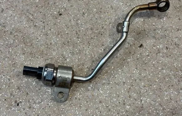 BMW 3 G20 G21 Exhaust gas pressure sensor 8579973