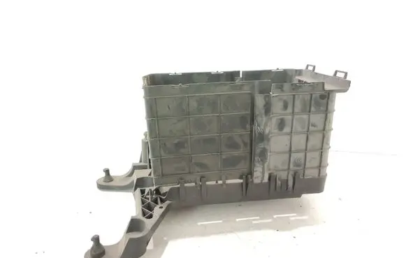 Volkswagen PASSAT B6 Battery box tray 1K0915333C