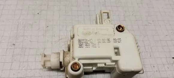Volkswagen Polo IV 9N3 Central locking motor 3B0959781C