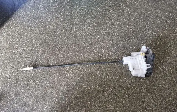Fiat Panda II Rear door lock 46803515