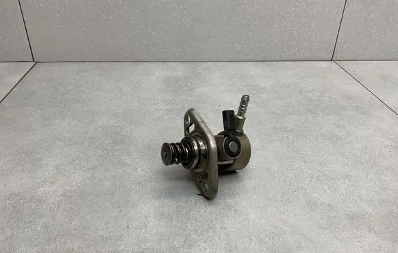 Volkswagen Golf Sportsvan Fuel injection high pressure pump 04E127026E