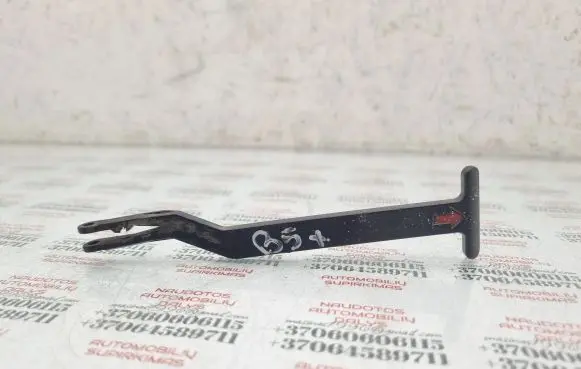 Engine bonnet (hood) release handle