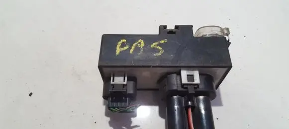 Volkswagen PASSAT B4 Coolant fan relay 357919506A 898719000