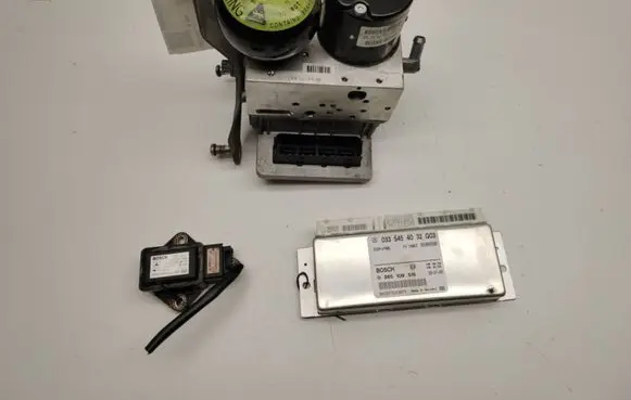 Mercedes-Benz E W211 ABS Pump A0094312612
