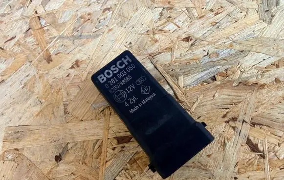 Nissan Qashqai Glow plug pre-heat relay 8200798585