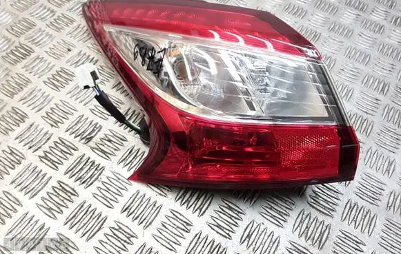 Nissan Pulsar Rear/tail lights 22018066