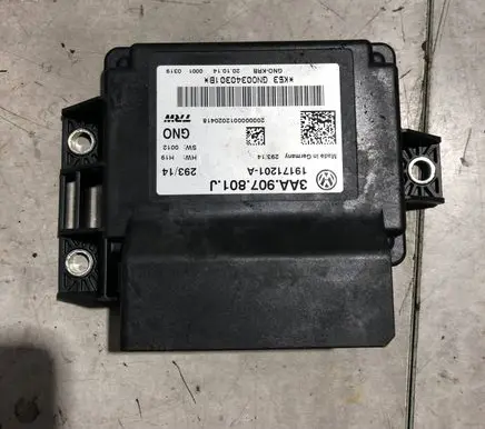 Volkswagen PASSAT CC Hand brake control module 3AA907801J