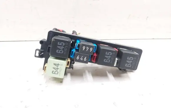 Volkswagen Golf VI Relay mounting block 1K1937503A