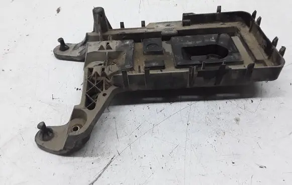 Volkswagen PASSAT B6 Battery tray 1K0915333
