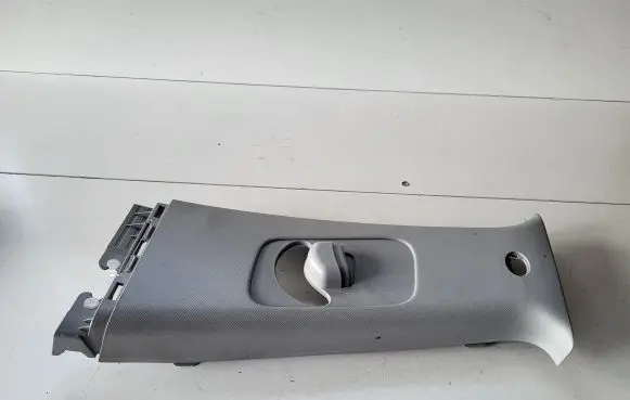 Hyundai Santa Fe Seat belt trim 858312W000