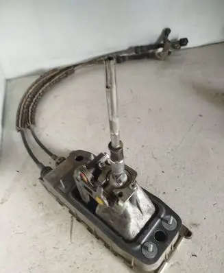 Volkswagen PASSAT B6 Gear shifter/selector 906011