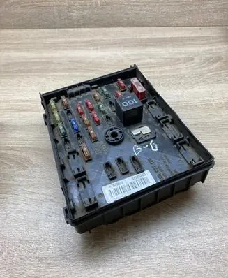 Volkswagen PASSAT B6 Fuse module 3C0937125 63592777