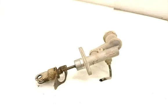 Mitsubishi Pajero Master brake cylinder