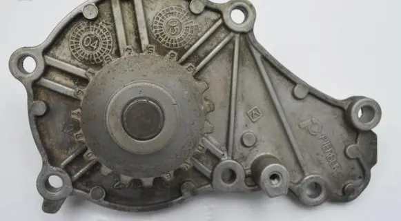 Ford Focus Water pump 26739300