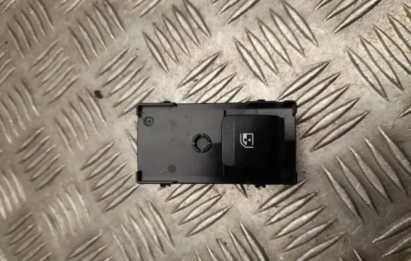 Hyundai Tucson TL Electric window control switch 93581N70504X