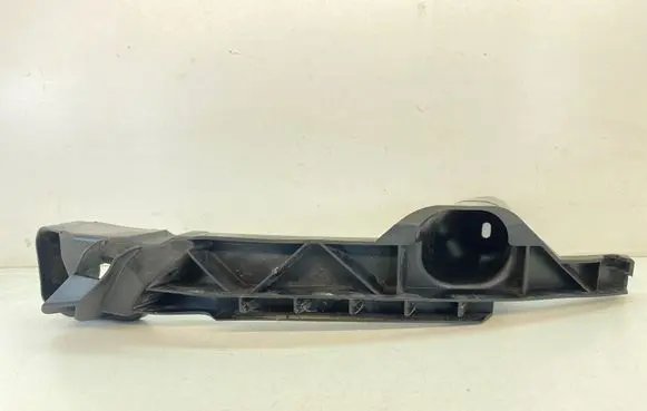 Front bumper mounting bracket