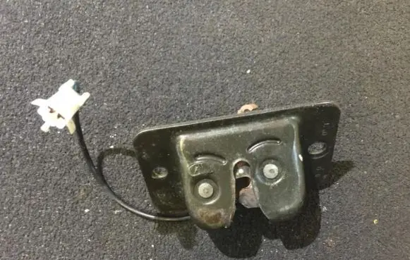 Mazda 626 Tailgate/trunk/boot lock/catch/latch