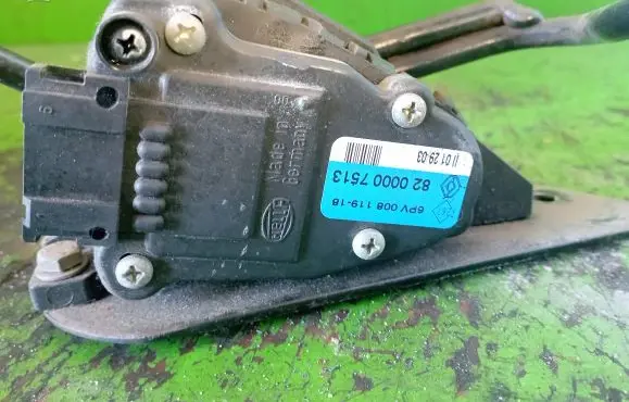 Renault Espace - Grand espace IV Accelerator throttle pedal 8200007513