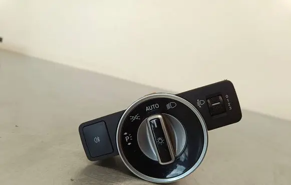Mercedes-Benz B W246 W242 Light switch A2049053103 10091543