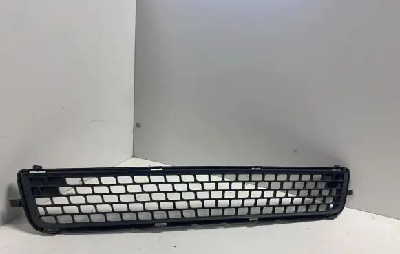 Volvo V70 Front bumper lower grill 30678636