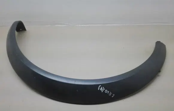 Rear fender molding trim