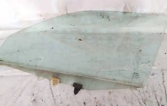 Nissan Primera Front door window glass four-door