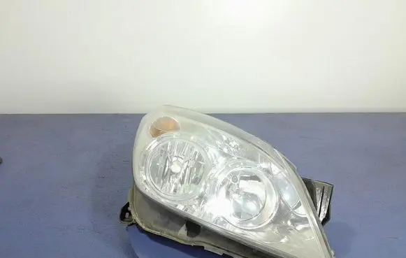 Opel Astra H Headlight/headlamp 13239289