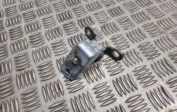 Honda CR-V Rear door lower hinge