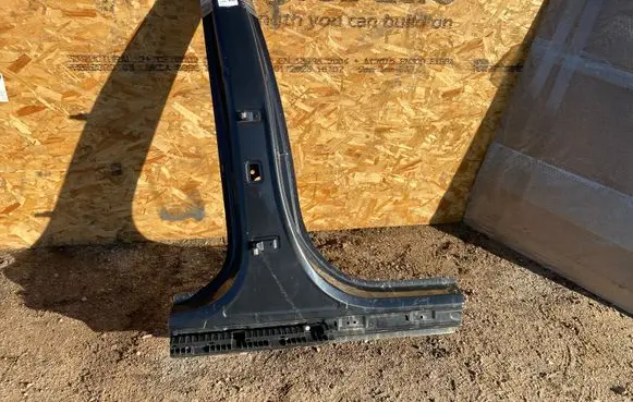 Volvo XC90 Pillar (middle) 