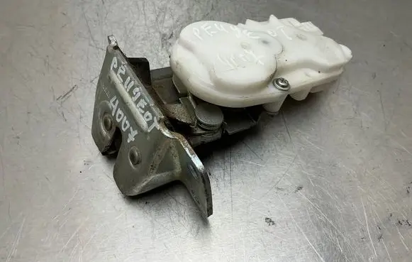 Peugeot 4007 Loading door lock 0822