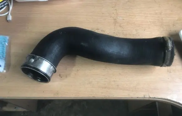 Mercedes-Benz R W251 Intercooler hose/pipe A2515280382