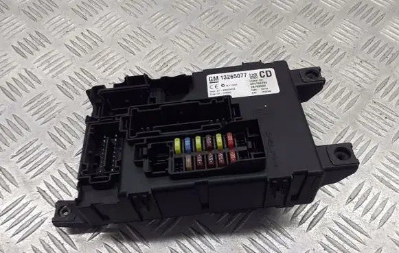 Opel Corsa D High voltage junction box 13255824