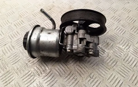Toyota Avensis T250 Power steering pump 4431005120