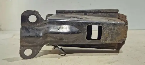 Volvo V70 Radiator mount bracket 31274499