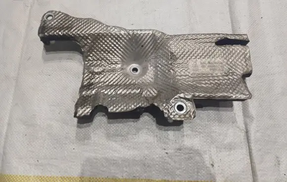 Volkswagen PASSAT B8 Heat shield in engine bay 04L103954D 0311722A