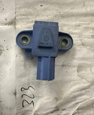 Volkswagen Golf Plus Airbag deployment crash/impact sensor 1K0955557A